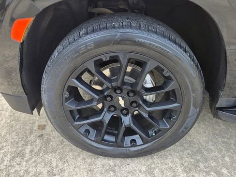 Used 2023 Chevrolet Suburban LT image 10