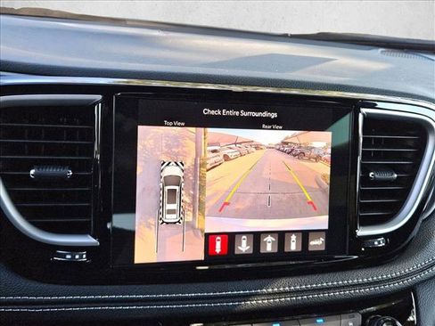 New 2026 Chrysler Pacifica Select image 18