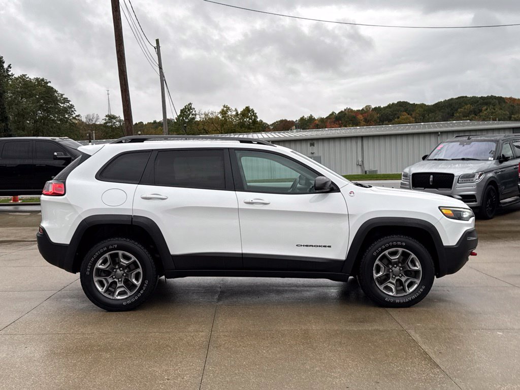 Used 2019 Jeep Cherokee Trailhawk w/ Cold Weather Group AWD/4WD image 17