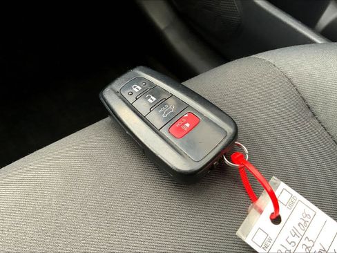 Used 2023 Toyota RAV4 SE w/ Convenience Package image 15