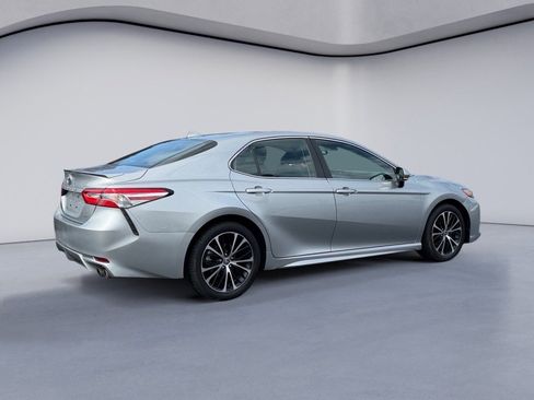 Used 2020 Toyota Camry SE w/ Convenience Package image 5