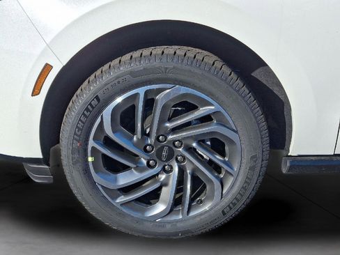 New 2025 Lincoln Navigator L Reserve image 9