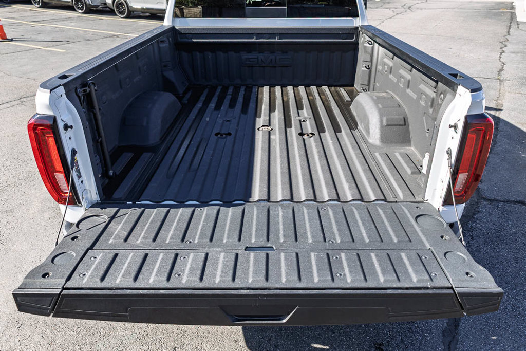 Used 2023 GMC Sierra 2500 SLT w/ SLT Premium Package AWD/4WD image 6