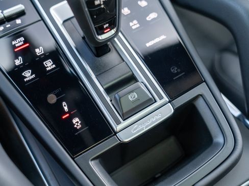 Certified 2021 Porsche Cayenne Turbo S AWD/4WD image 21