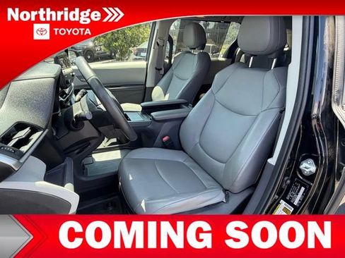 Used 2023 Toyota Sienna XLE FWD image 6