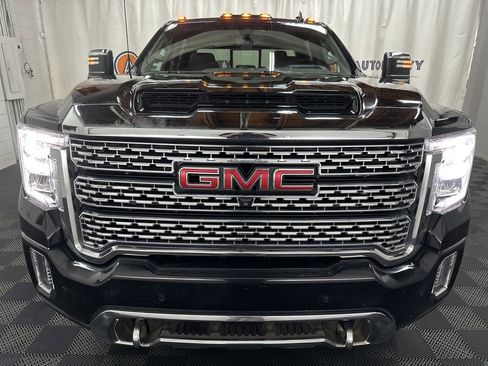 Used 2022 GMC Sierra 2500 Denali w/ Denali Black Diamond Edition image 4