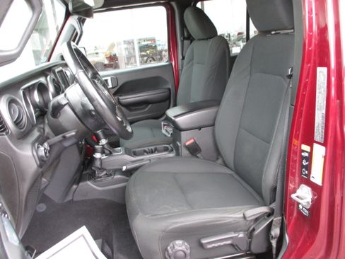 Used 2021 Jeep Gladiator Willys image 14