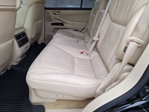 Used 2013 Lexus LX 570 4WD w/ Luxury Pkg image 31