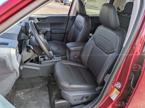 New 2026 Ford Maverick Lariat w/ Black Appearance Package AWD/4WD image 12