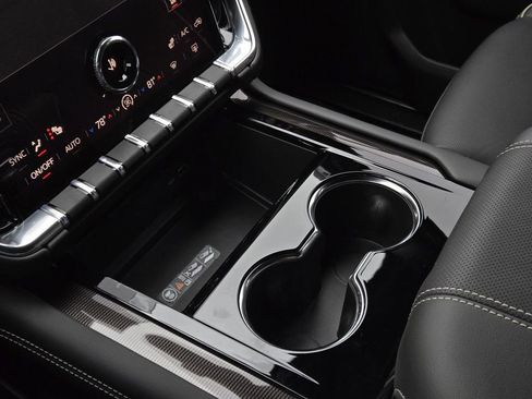 New 2026 GMC Yukon Elevation image 8