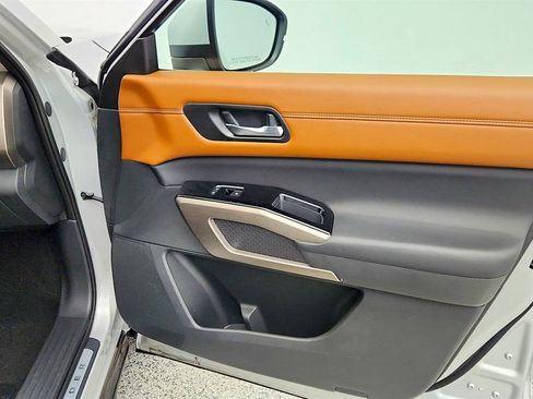 Used 2023 Nissan Pathfinder Platinum image 27