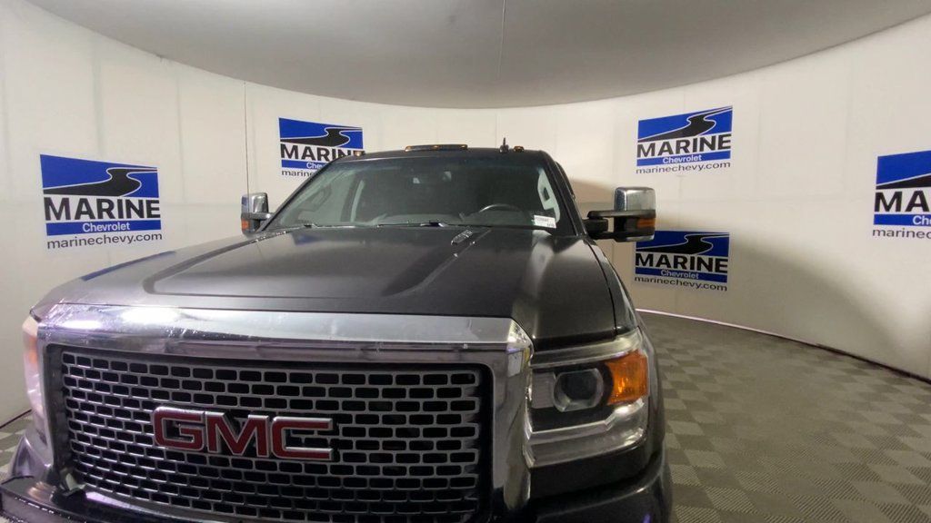 Used 2016 GMC Sierra 2500 Denali w/ Duramax Plus Package AWD/4WD image 5
