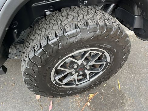 Used 2025 Jeep Wrangler Unlimited Rubicon image 29