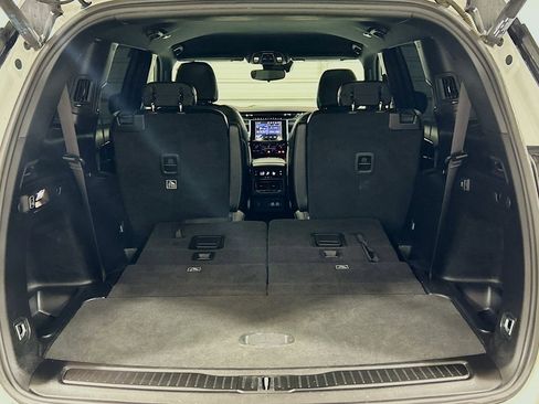 Used 2024 Jeep Grand Cherokee L Laredo RWD image 23