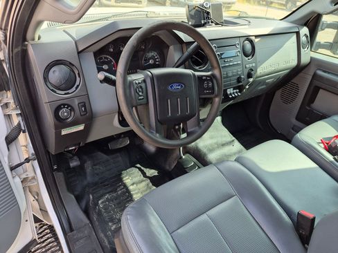 Used 2016 Ford F550 4x4 Regular Cab Super Duty image 14