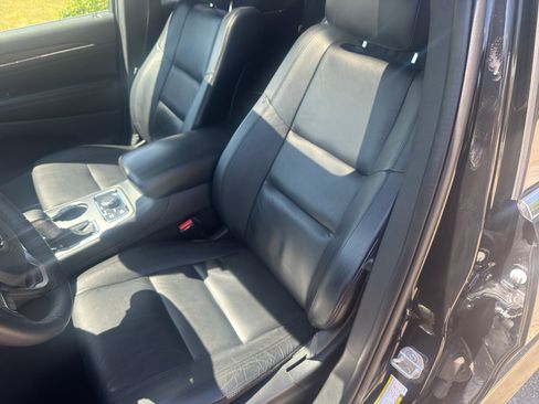 Used 2018 Jeep Grand Cherokee Limited AWD/4WD image 19