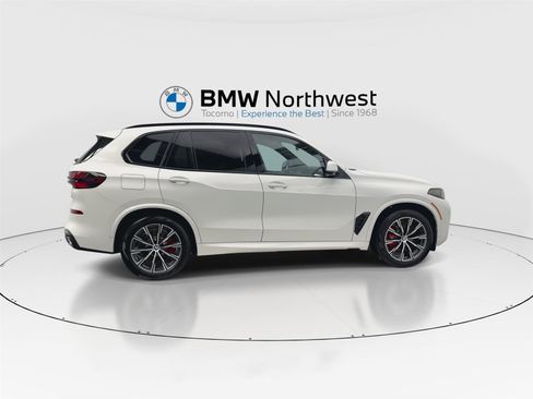 Used 2026 BMW X5 xDrive50e w/ M Sport Package image 4