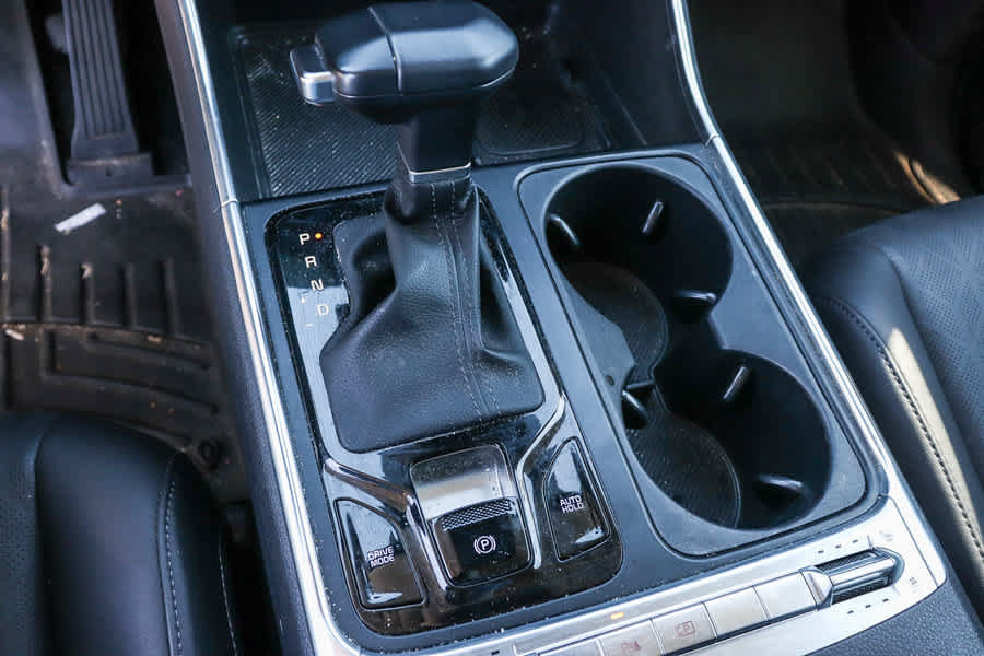 Used 2025 Kia Carnival SX w/ SX Dark Edition Package FWD image 18