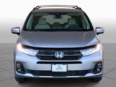 Used 2025 Honda Odyssey Touring image 3