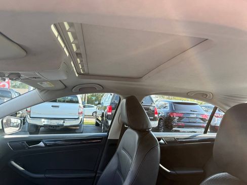Used 2016 Volkswagen Jetta SEL FWD image 12