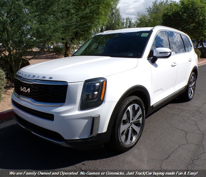 Used 2022 Kia Telluride EX w/ EX Premium Package FWD image 3