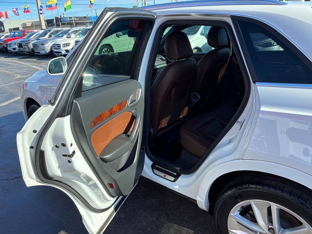 Used 2018 Audi Q3 2.0T Premium Plus w/ Premium Plus Package AWD/4WD image 10