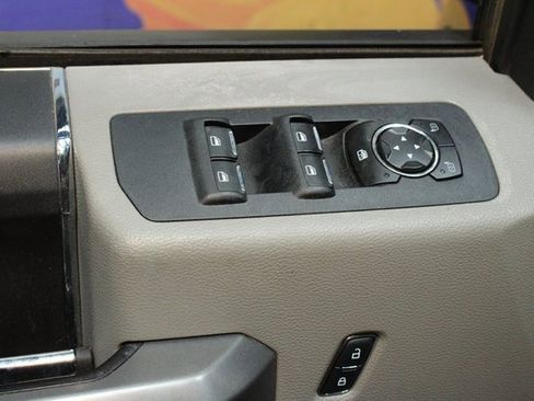 Used 2015 Ford F150 XLT image 14