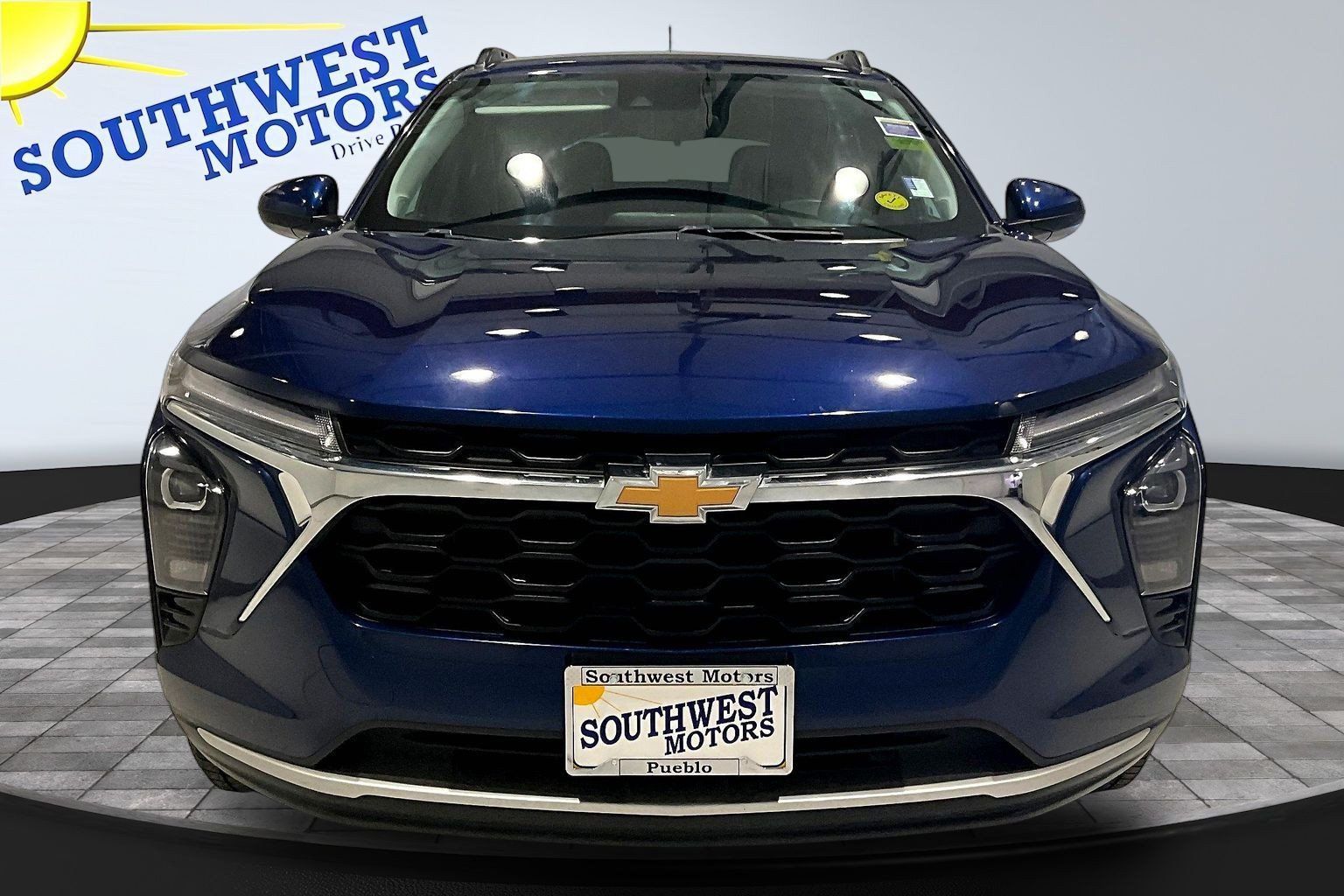Used 2024 Chevrolet Trax LT w/ Driver Confidence Package FWD image 2