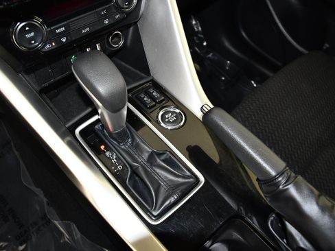 Used 2024 Mitsubishi Eclipse Cross LE AWD/4WD image 20