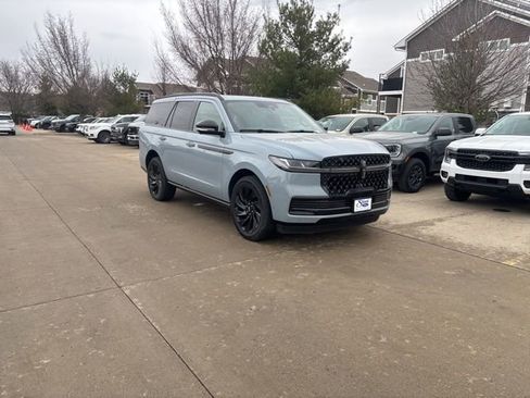 New 2025 Lincoln Navigator Reserve w/ Jet Appearance Package AWD/4WD image 3