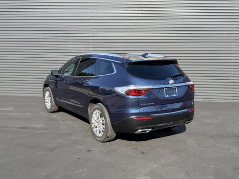 Used 2023 Buick Enclave Essence w/ Experience Buick Package FWD image 3