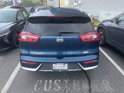 Certified 2017 Kia Niro Touring w/ Advanced Technology Package image 5