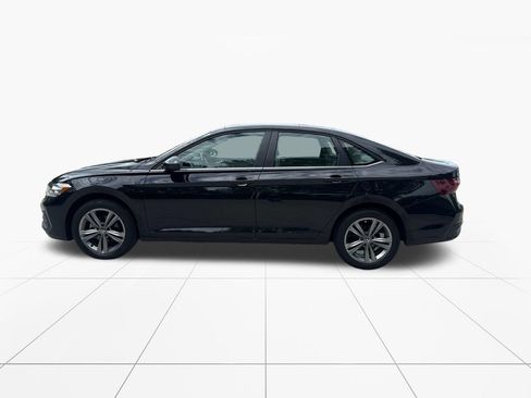 Used 2023 Volkswagen Jetta SE FWD image 4
