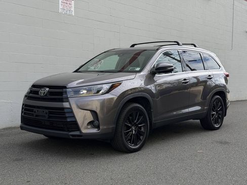 Used 2019 Toyota Highlander SE AWD/4WD image 2