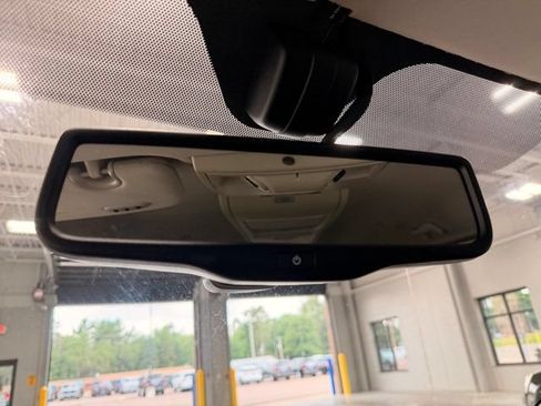 Used 2015 Chrysler Town & Country Touring-L w/ Driver Convenience Group FWD image 38