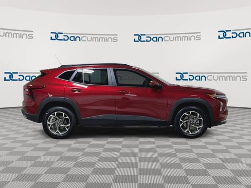 Used 2024 Chevrolet Trax LT FWD image 9
