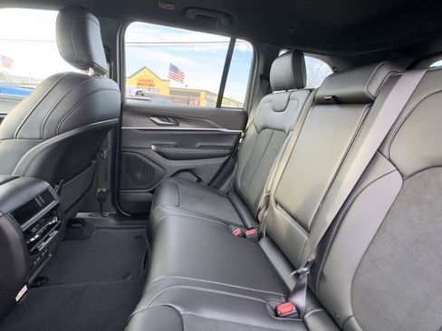 New 2026 Jeep Grand Cherokee Altitude image 16