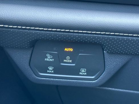 New 2026 Volkswagen Atlas Cross Sport SE image 16