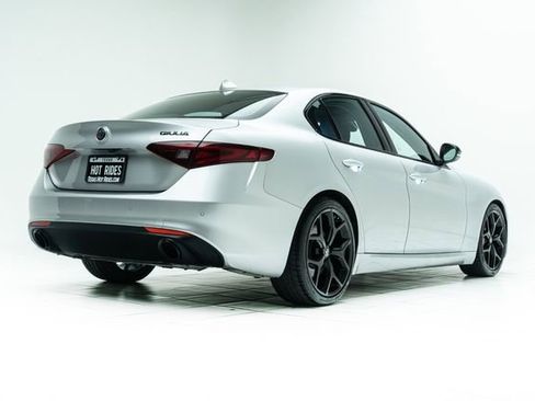 Used 2019 Alfa Romeo Giulia w/ Nero Edizione RWD image 12