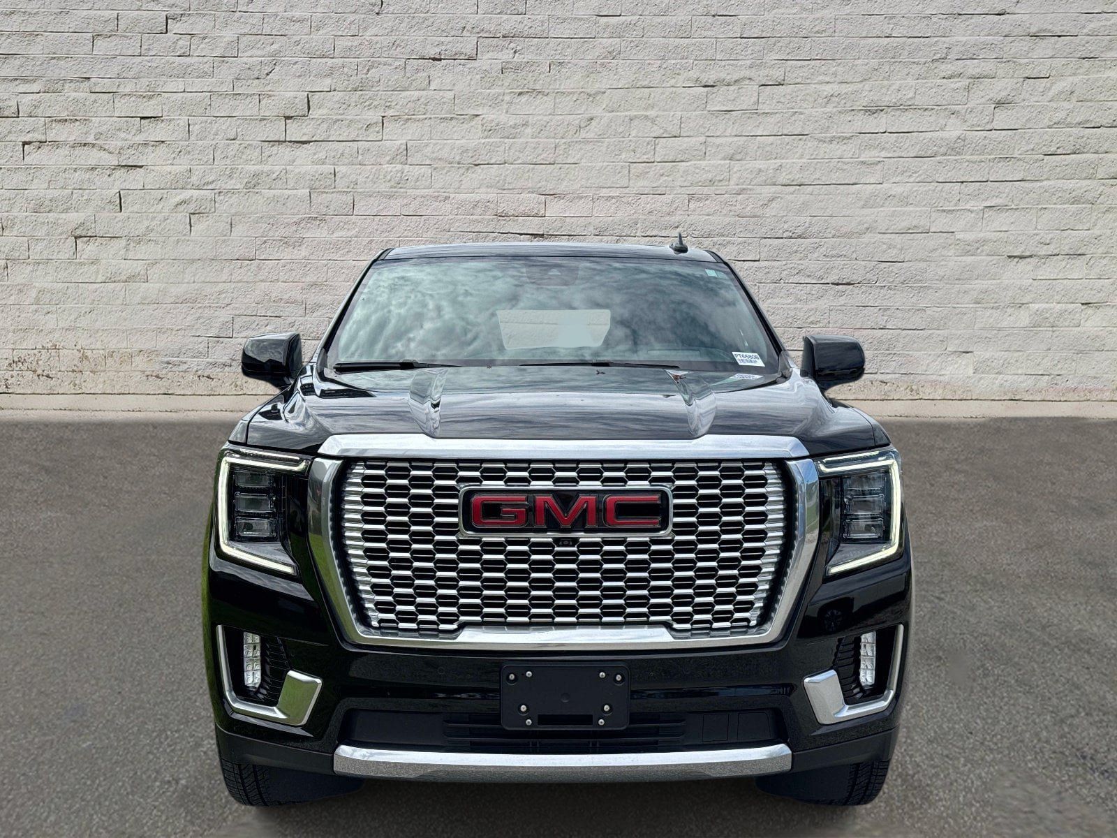 Used 2024 GMC Yukon Denali w/ Advanced Technology Package AWD/4WD image 7
