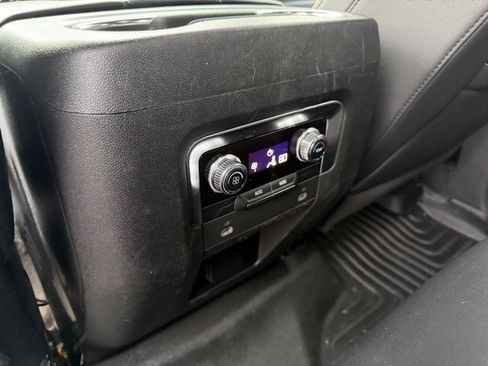 Used 2024 GMC Yukon XL SLT image 16