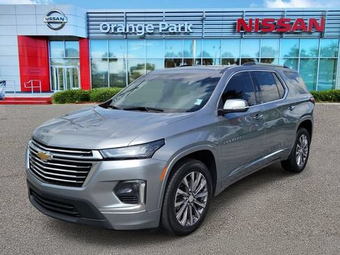 Used 2023 Chevrolet Traverse Premier FWD image 4