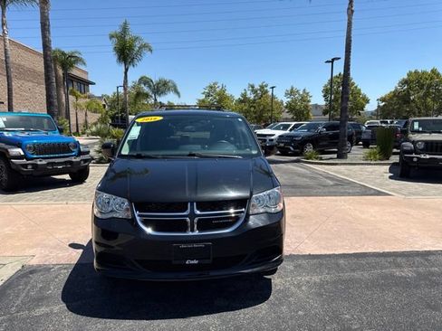 Used 2016 Dodge Grand Caravan SXT FWD image 3