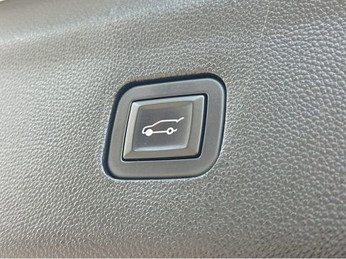 Used 2019 Buick Enclave Essence image 21