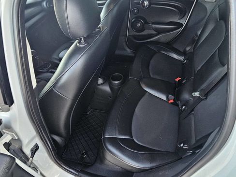 Used 2017 MINI Cooper 4-Door Hardtop image 7