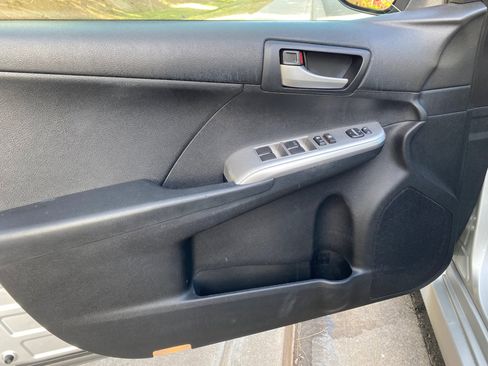 Used 2012 Toyota Camry SE image 19