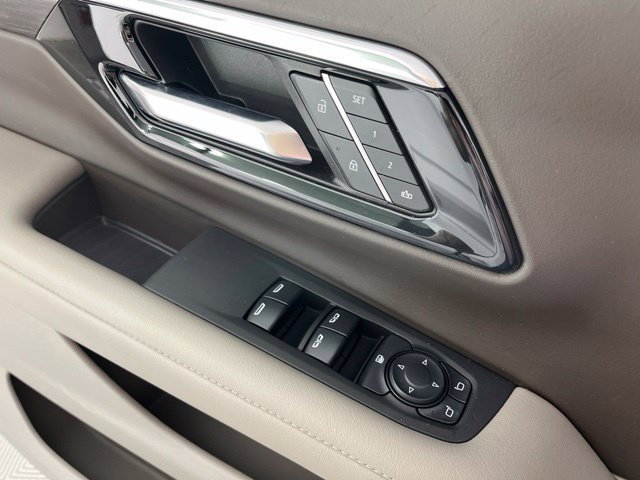 Used 2025 Chevrolet Tahoe LT RWD image 31