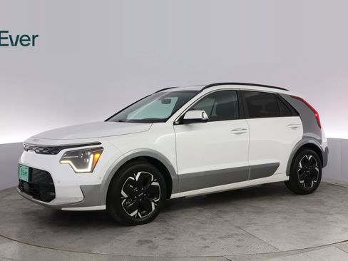 Used 2023 Kia Niro Wave FWD image 18