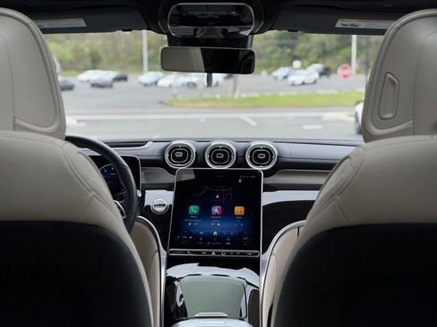 Used 2025 Mercedes-Benz GLC 300 4MATIC image 33