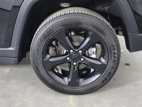 Used 2025 Jeep Grand Cherokee Altitude AWD/4WD image 45